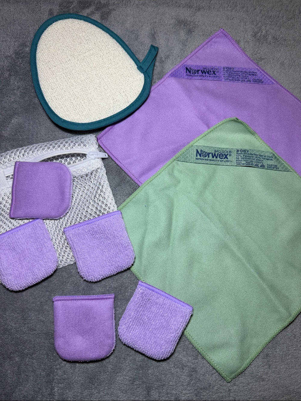 Norwex face cleaning items.